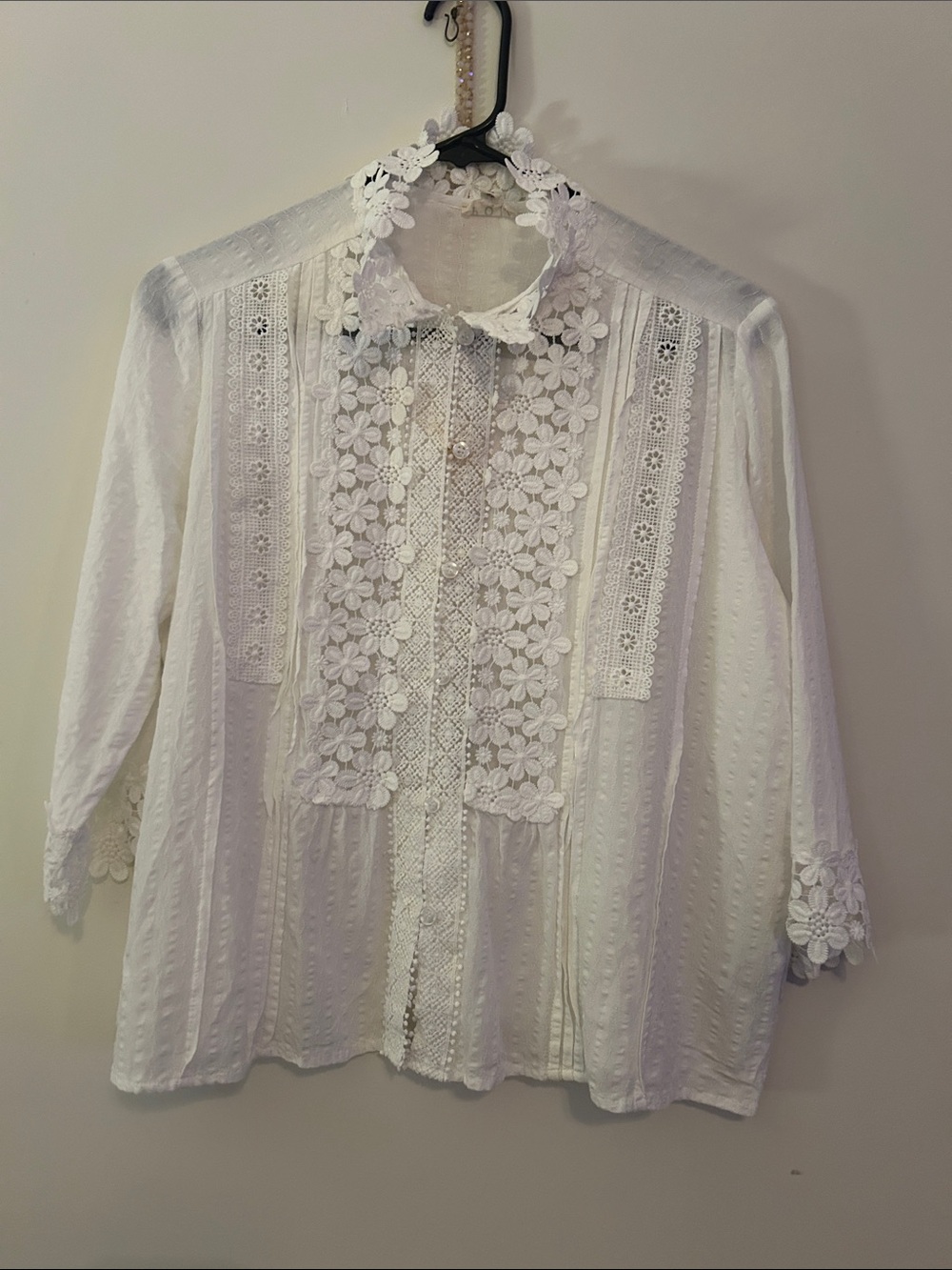 POL White Floral Lace Button-Front Blouse